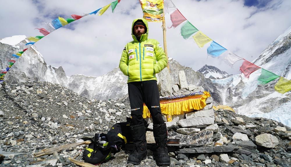 Alex Txikon hacia la cumbre del Everest invernal