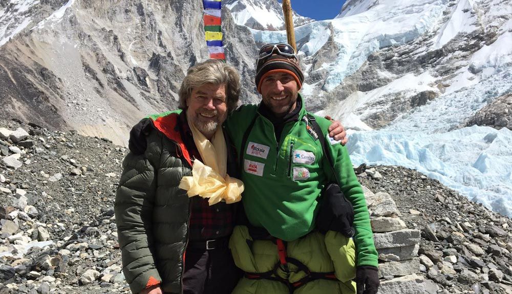 Reinhold Messner visita por sorpresa a Alex Txikon en el Everest