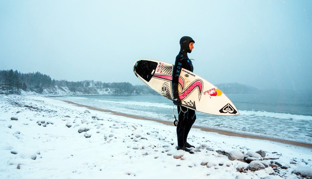 7 consejos para surfear en aguas frías