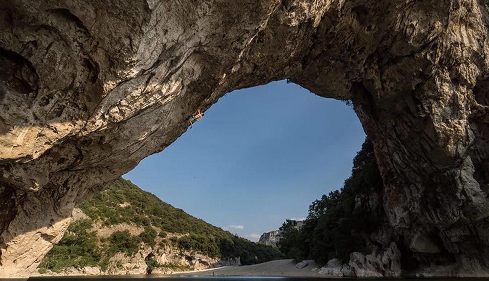 Chris Sharma se lleva un brutal psicobloc en Francia