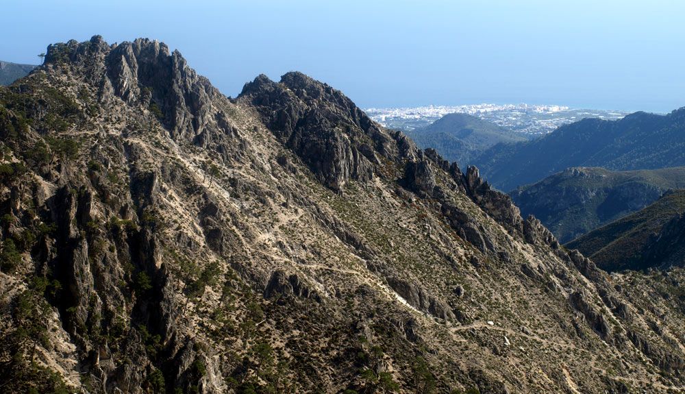 La Axarquia: rutas entre mar y montaña