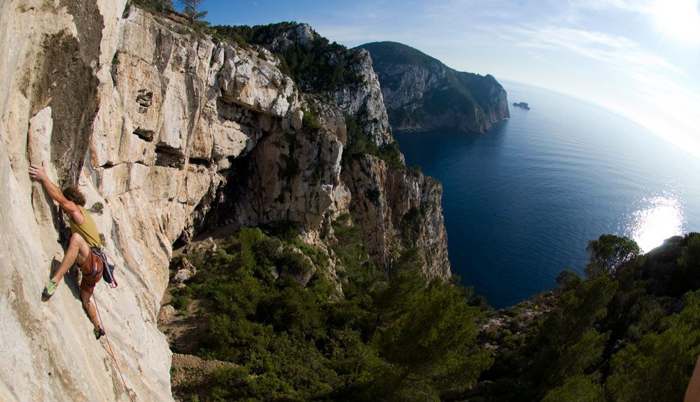 Escalada al borde del mar