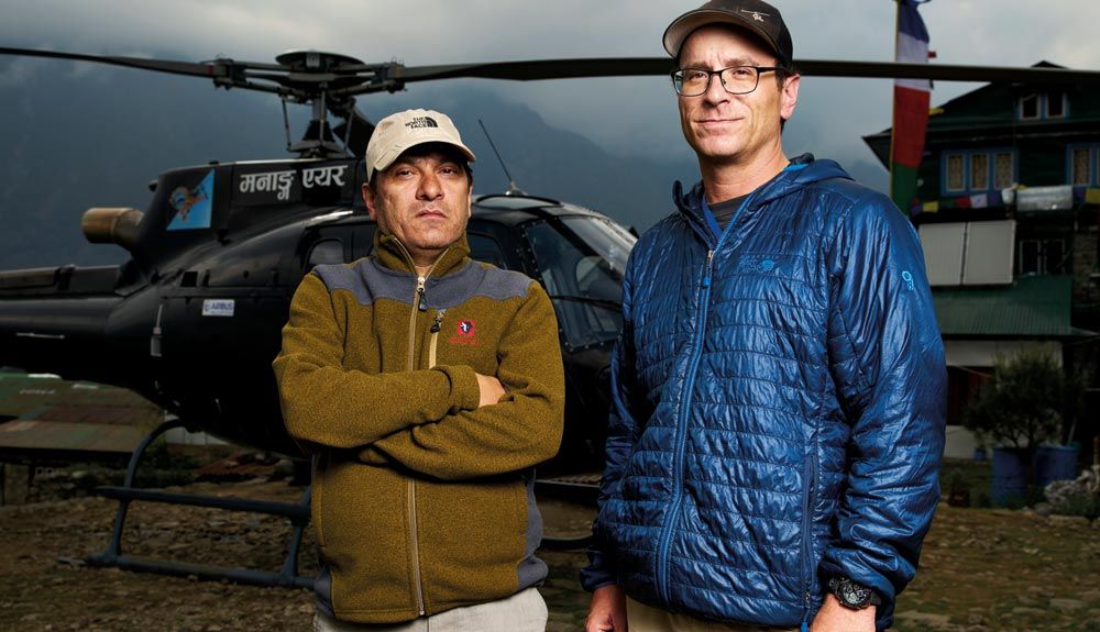 El precio de ser pájaro: rescatadores en el Everest