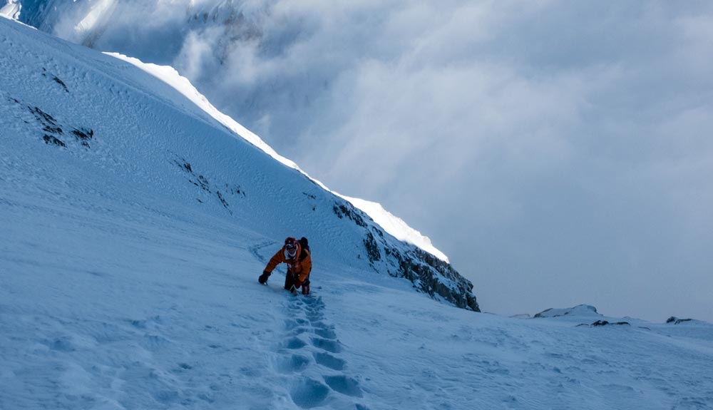 Iñurrategi, Vallejo y Zabalza avanzan hacia la cima del Gasherbrum II tras constatar las malas condiciones del G I