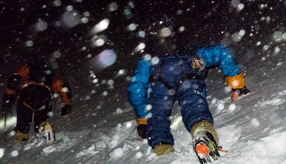 Iñurrategi, Vallejo y Zabalza vuelven al C 2 por el fuerte viento encontrado en la vía hacia el Gasherbrum II