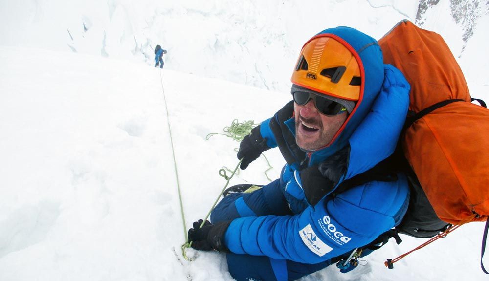 Iñurrategi, Vallejo y Zabalza rescatan al alpinista Valerio Annovazzi