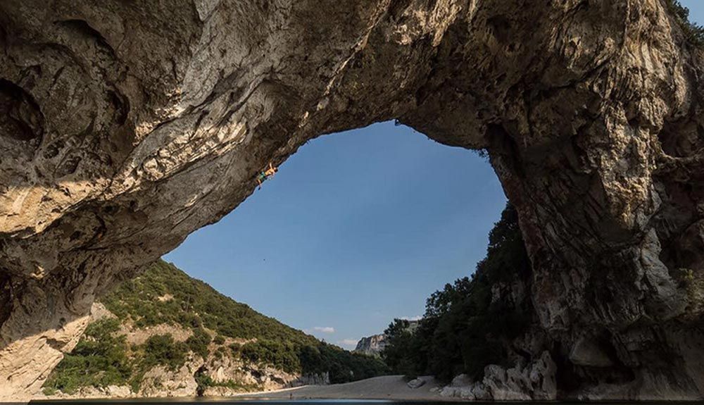 Chris Sharma: psicobloc en Pont d´Arc en vídeo
