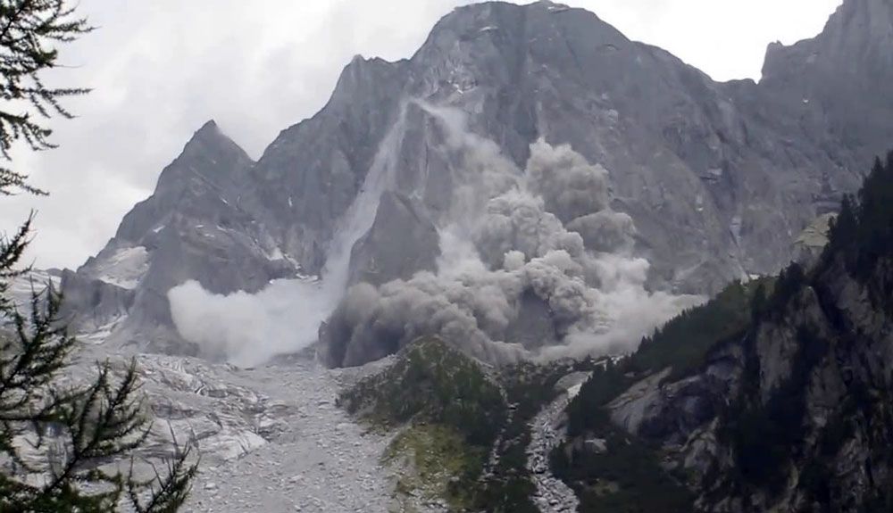 Vídeo del desprendimiento masivo en el Pizzo Cengalo