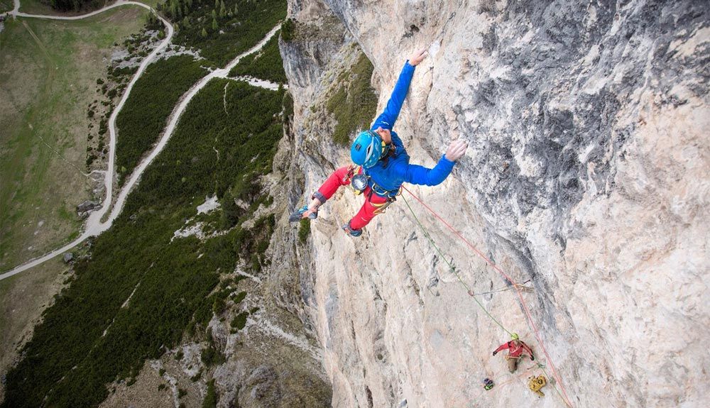 Simon Gietl abre una gran nueva ruta en Dolomitas