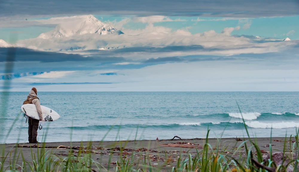 Surf en Alaska: hacia olas salvajes