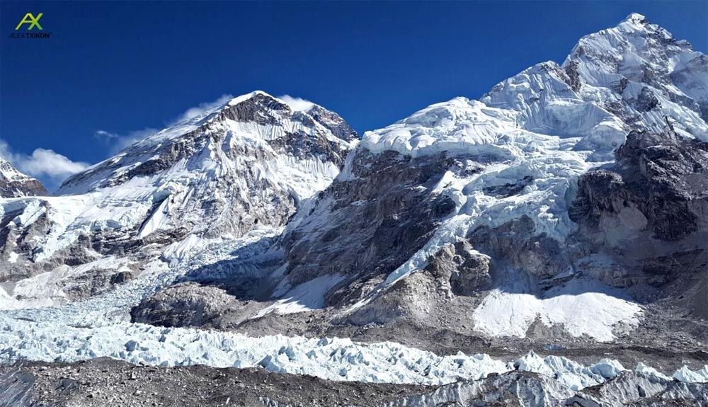 Alex Txikon ya trabaja en el Everest