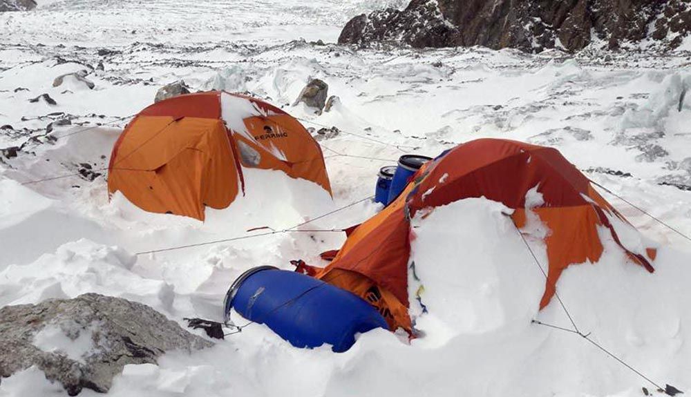Rozando el C3 en el K2 y una pausa en el Everest