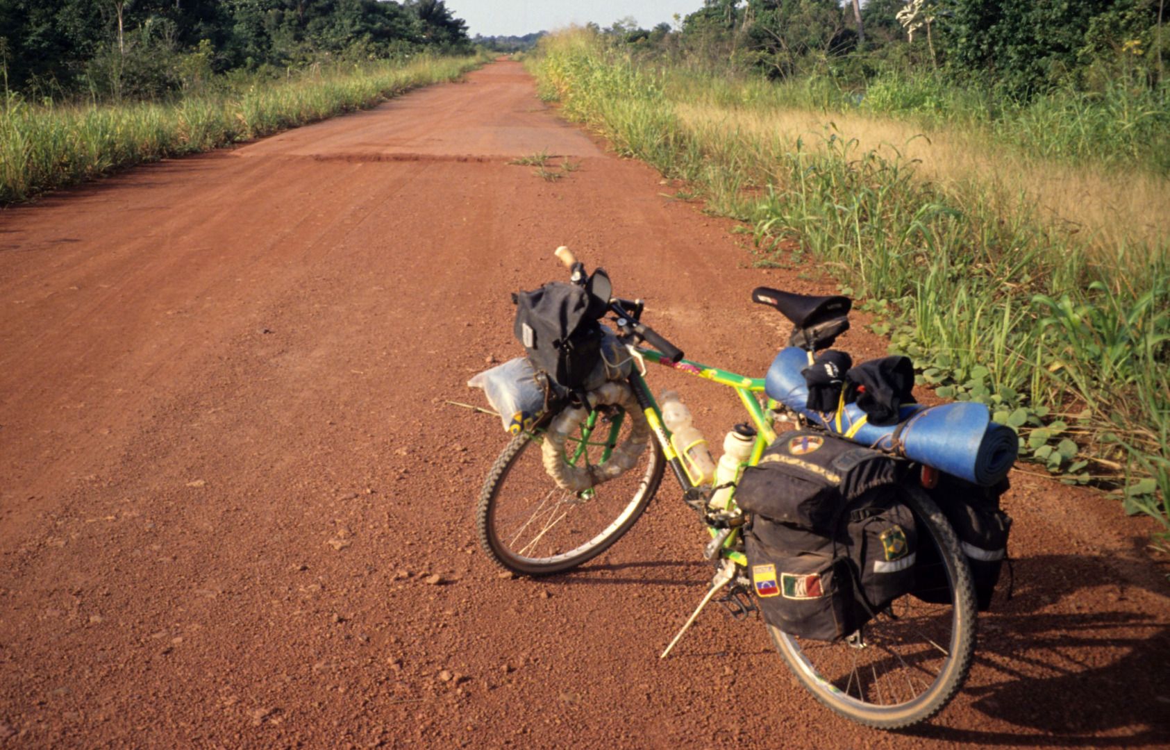 La vuelta al mundo en bicicleta: la selva no es para los seres humanos