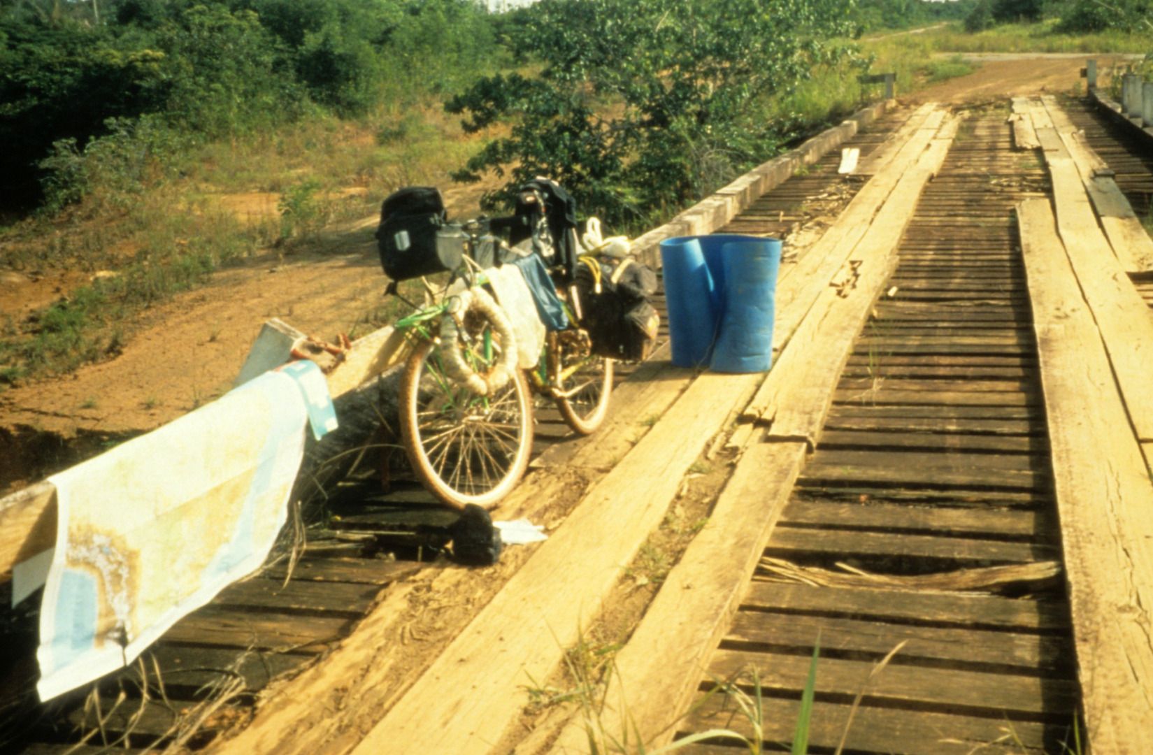 La vuelta al mundo en bicicleta: la selva no es para los seres humanos