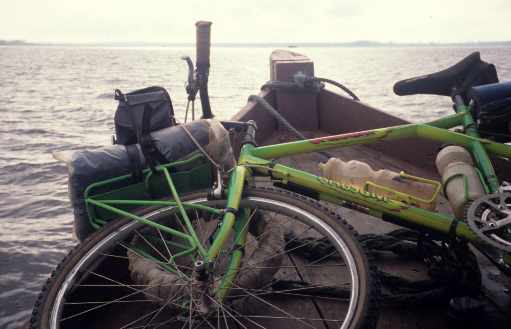 La vuelta al mundo en bicicleta: la selva no es para los seres humanos