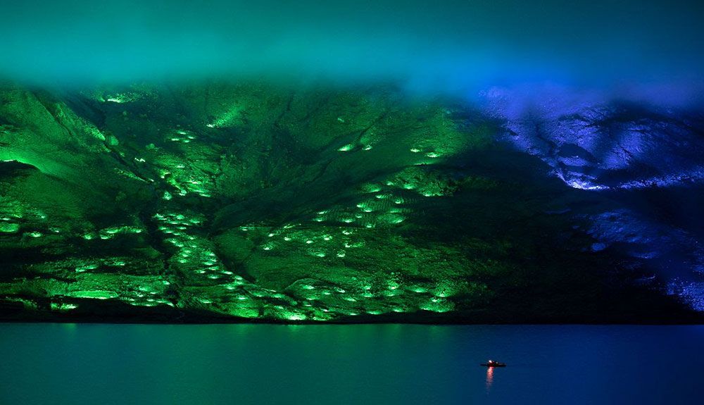 Las montañas irlandesas se iluminan para lanzar un mensaje de esperanza    