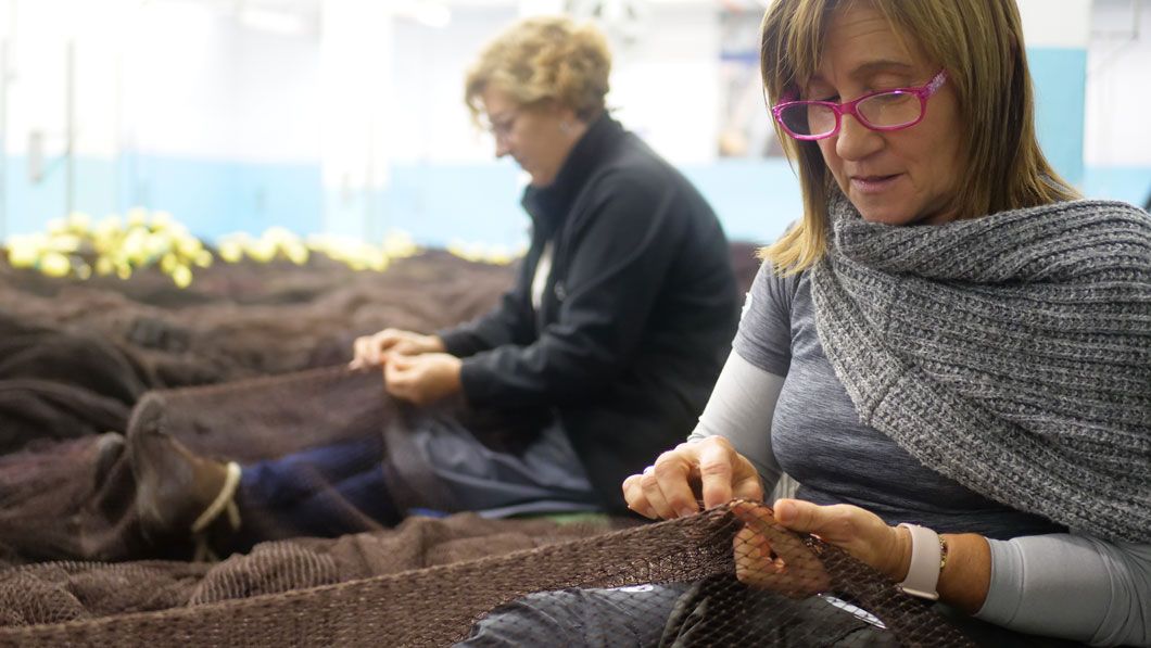 Prendas hechas con redes de pesca recicladas: Redcycle