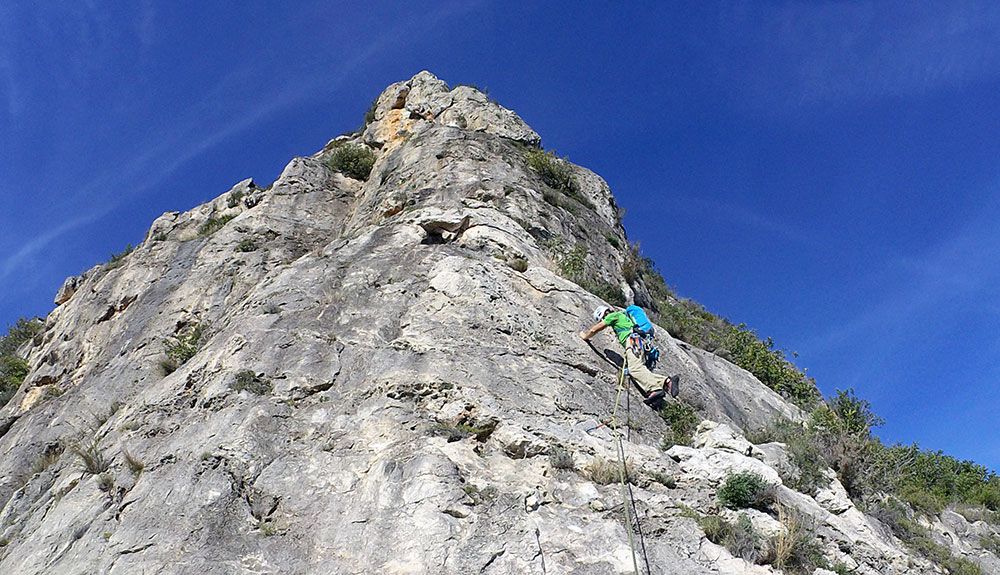 Molló de la Creu,  escalada clásica en la orilla del Mediterráneo.
