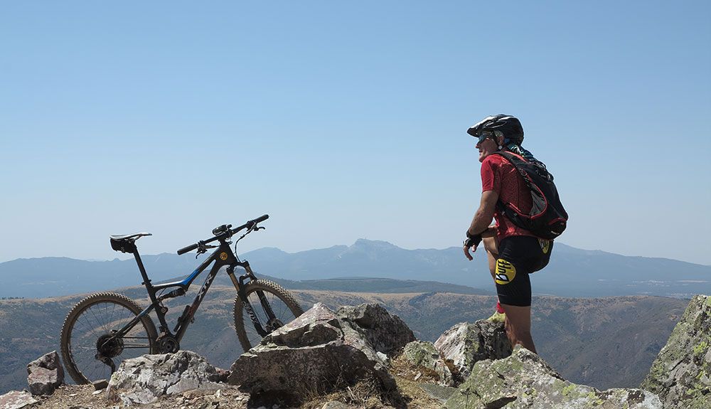 Las Quilamas y pico Cervero, mountain bike en soledad
