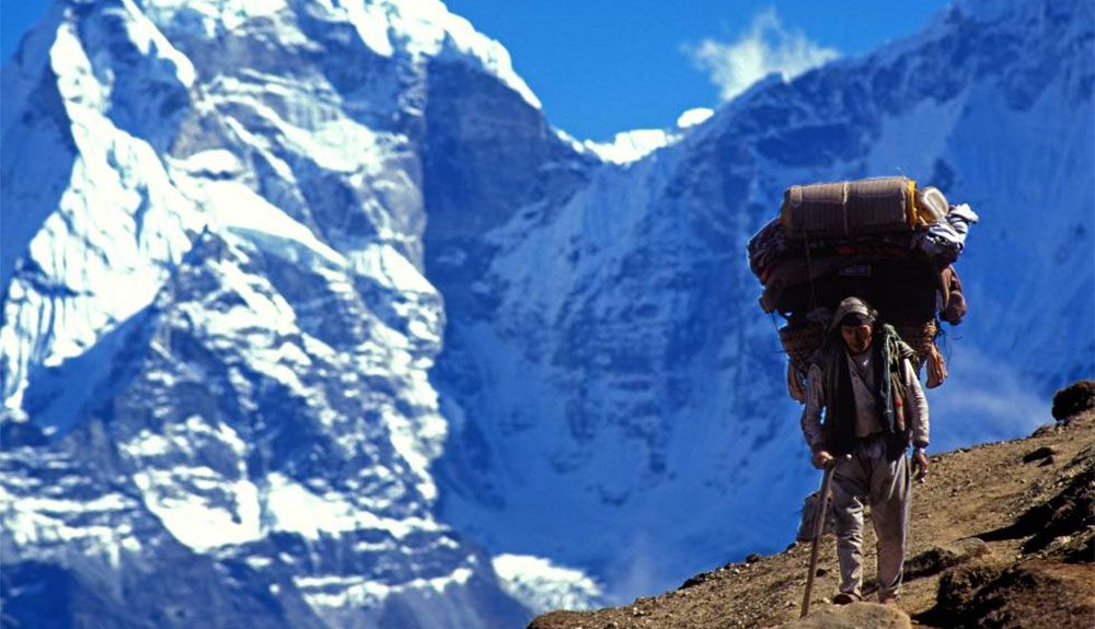 Una ascensión virtual al Everest para ayudar al pueblo sherpa, capitaneada por Carlos Soria, Alex Txikon, Pipi Cardell y Horia Colibasanu.
