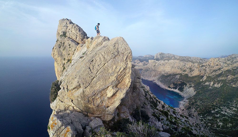 La Serra del Cavall Bernat es una de las vértebras de la espina dorsal de Formentor.