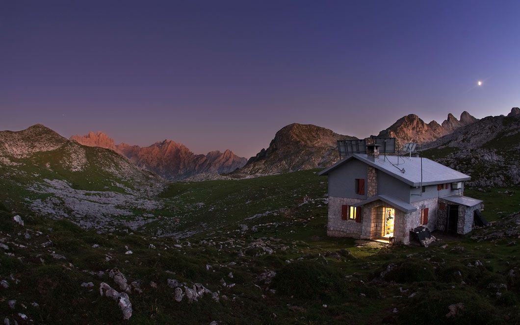 Refugio Vega de Ario, una de las paradas de la Ruta Lurbel entre refugios por el Anillo de Picos de Europa.