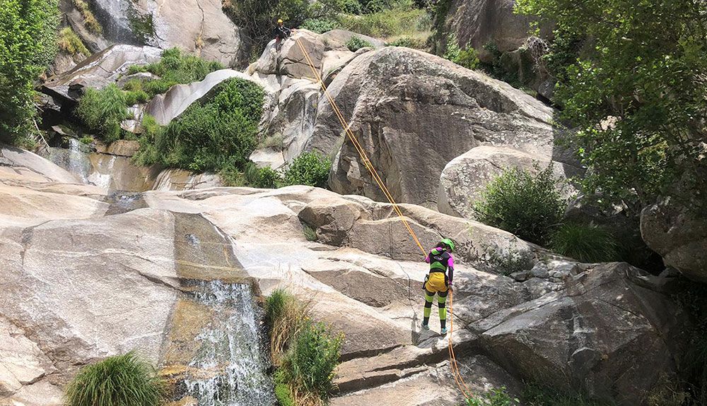 Barranco de los Gavilanes, cascadas y saltos de agua en la sierra de Gredos.