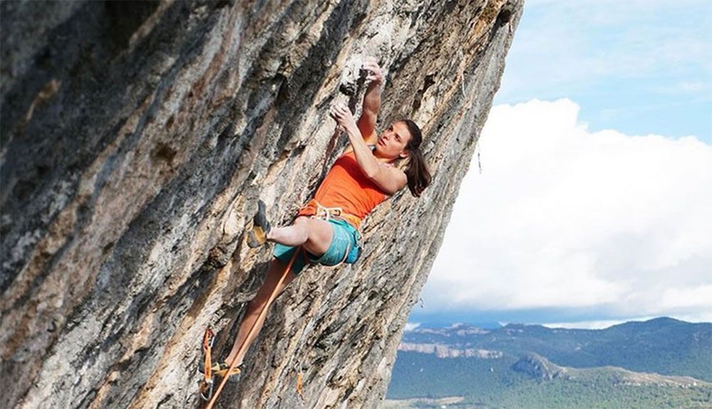 Anak Verhoeven resolviendo "Joe Mama", 9a+ de Oliana, España