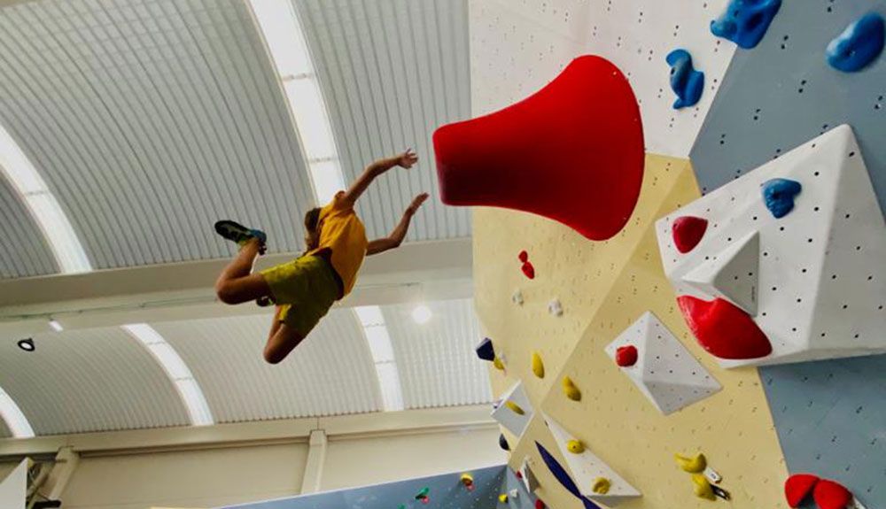 Indorwall abre el centro de escalada más grande de Europa en Manresa