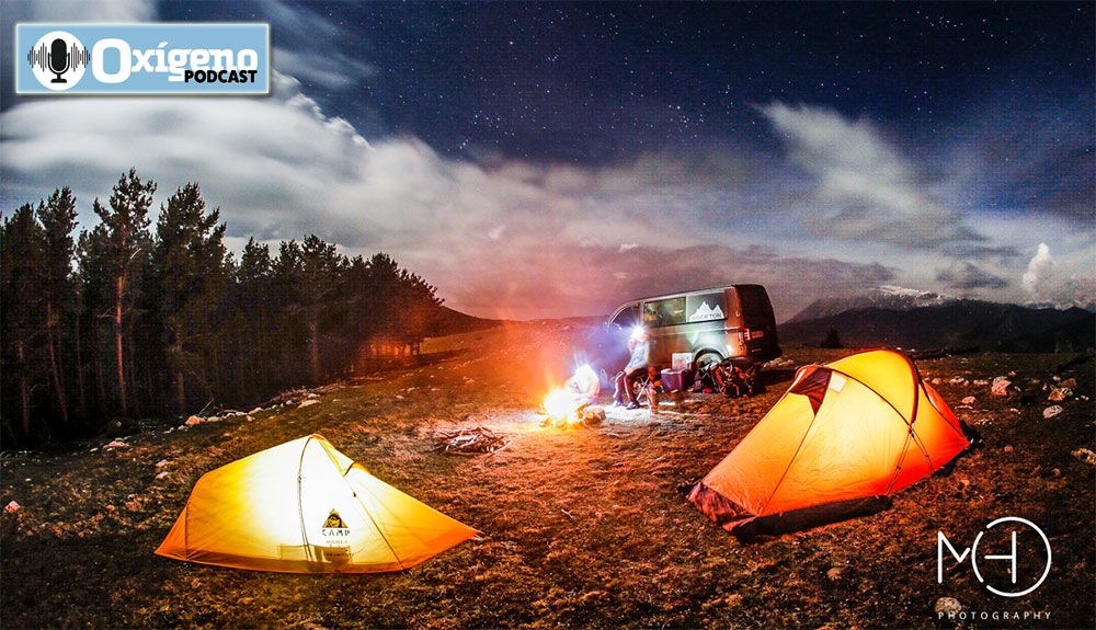 Cielo nocturno, furgoneta y tiendas de campaña, grandes motivos para poner el sensor a funcionar. Foto: Mikael Helsing