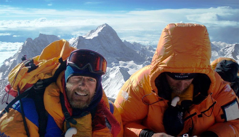 Carlos en la cumbre del Everest en 2006. Foto: Col. Carlos Garranzo