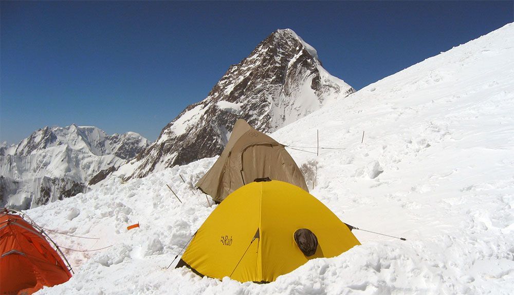 Pirámide final del K2 vista desde el C3 del Broad Peak. Foto: Col. Carlos Garranzo Pirámide final del K2 vista desde el C3 del Broad Peak. Foto: Col. Carlos Garranzo