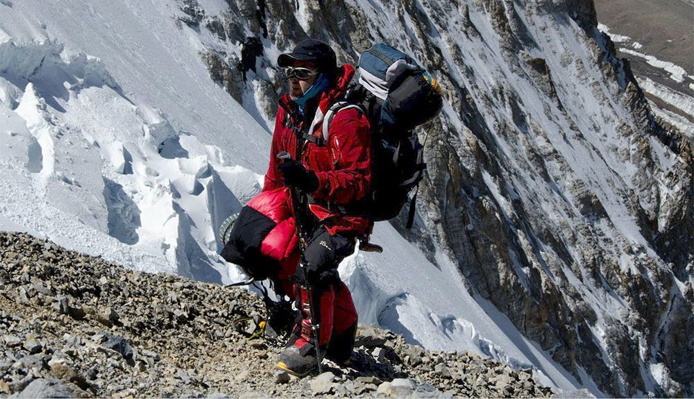 Garranzo avanzando hacia el C2 del Broad Peak. Foto: Col. Carlos Garranzo