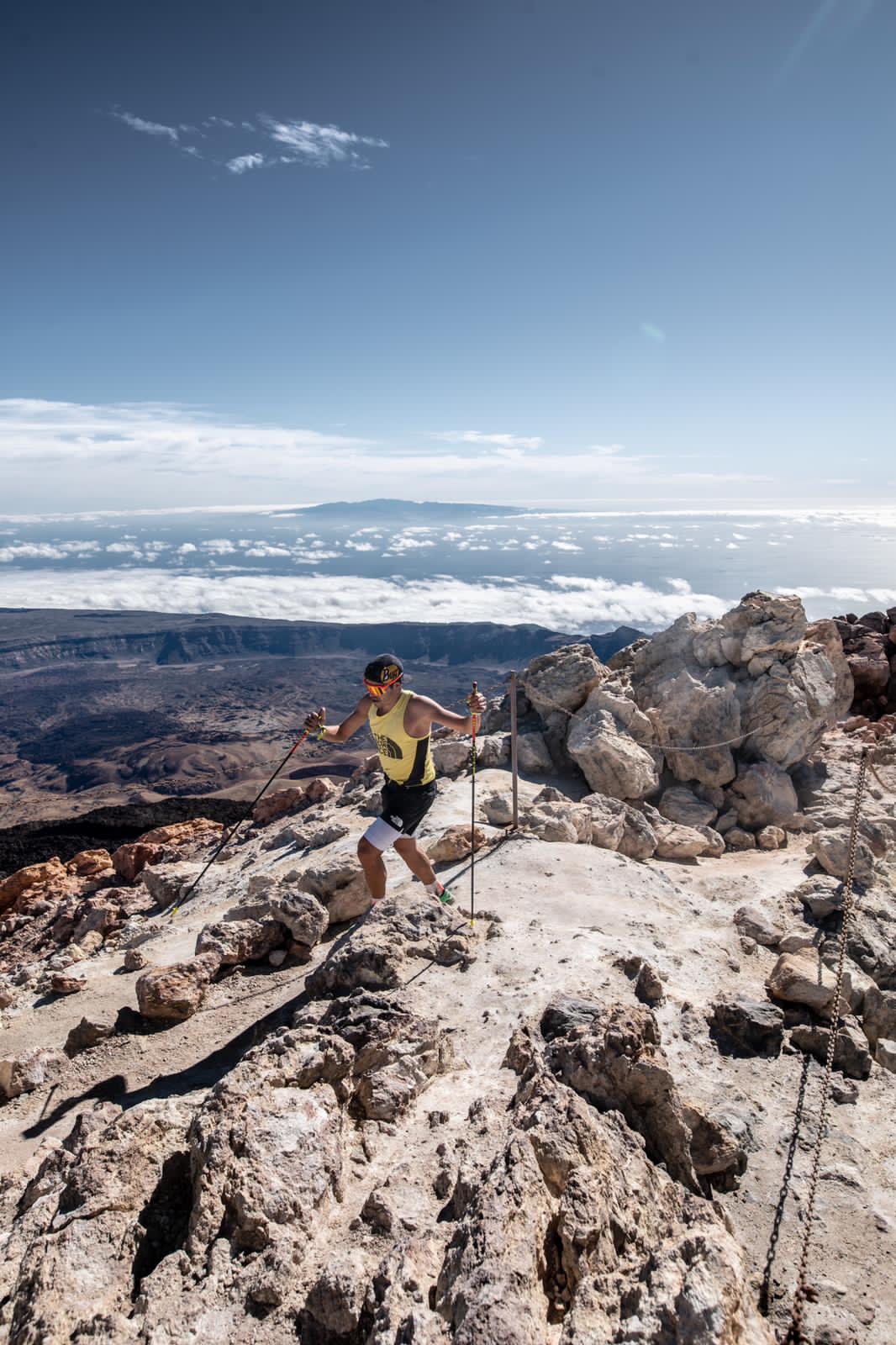 Pau Capell toca el cielo en el Teide al conseguir el récord de la Ruta040. Roger Salanova