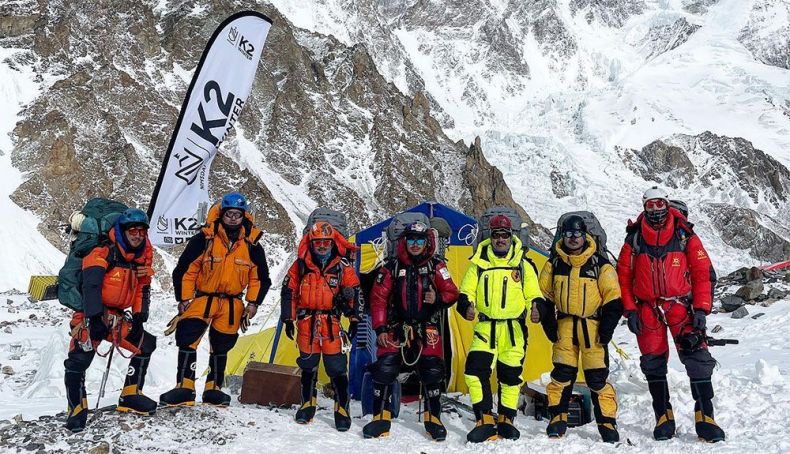 El equipo de Nirmal Purja en el CB del K2 esta temporada