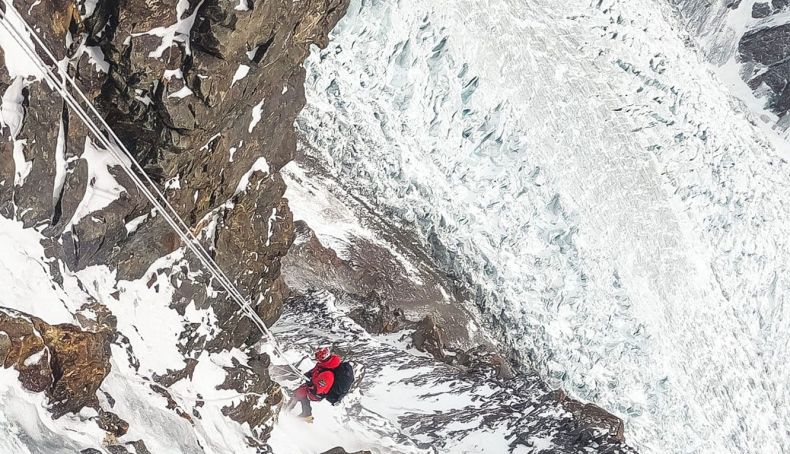 Tamara Lunger a 6.000 metros en el Espolón de los Abruzzos, descendiendo desde el C1 este 4 de enero. Foto: Alex Gavan Tamara Lunger a 6.000 metros en el Espolón de los Abruzzos, descendiendo desde el C1 este 4 de enero. Foto: Alex Gavan
