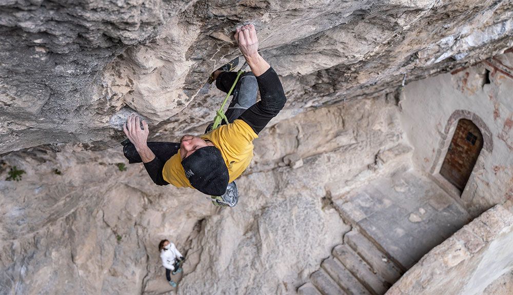 Stefano Ghisolfi durante un pegue de Erebor (9b/+, Arco). Foto: Sara Grippo