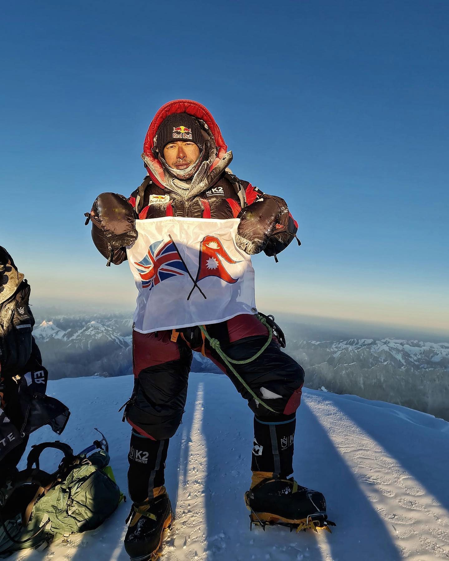 Nirmal Purja en la cima del K2, por primera vez en invierno y sin oxígeno, el 16 de enero de 2021 Nirmal Purja en la cima del K2, por primera vez en invierno y sin oxígeno, el 16 de enero de 2021