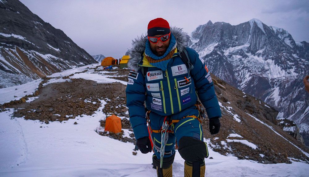 Alex Txikon durante su expedición en el Manaslu este invierno.