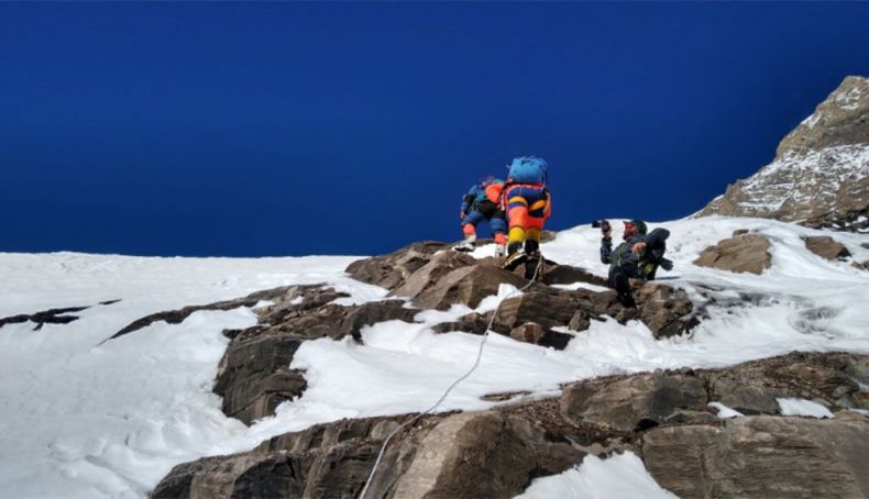 El equipo del Manaslu ha partido hoy del C1 rumbo al siguiente campo de altura Foto Ana Azpilicueta