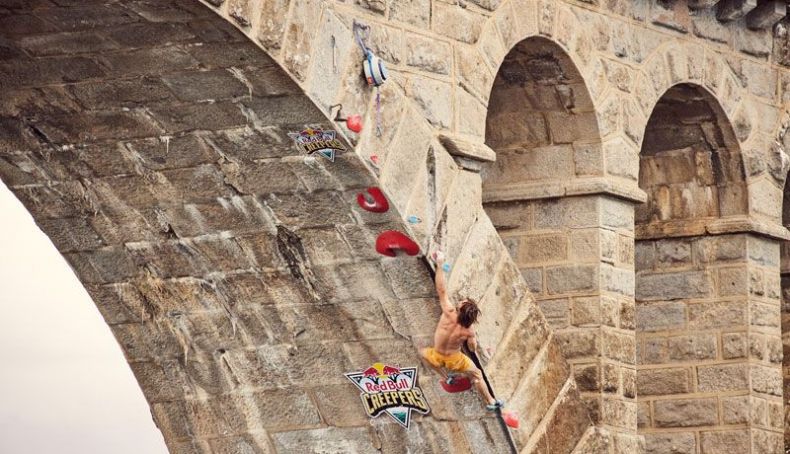 Chris Sharma participando en la reciente edición del Red Bull Creepers Foto Red Bull Content Pool
