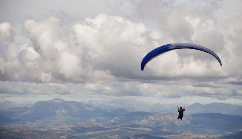 Parapente en la Vall d'Àger Foto Oriol Clavera