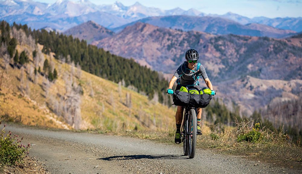 4 propuestas, desde el bikepacking a la navegación, para disfrutar de los grandes escenarios españoles