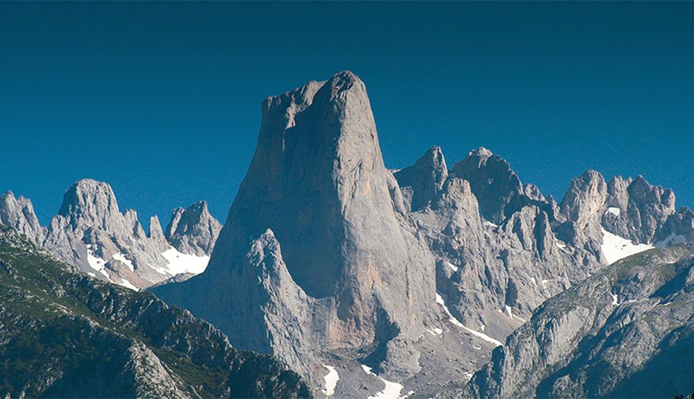 Crónica de una ascensión entre amigos al Naranjo de Bulnes