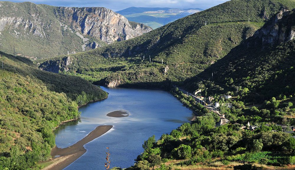 Serra da Lastra, exhuberancia al paso del Sil