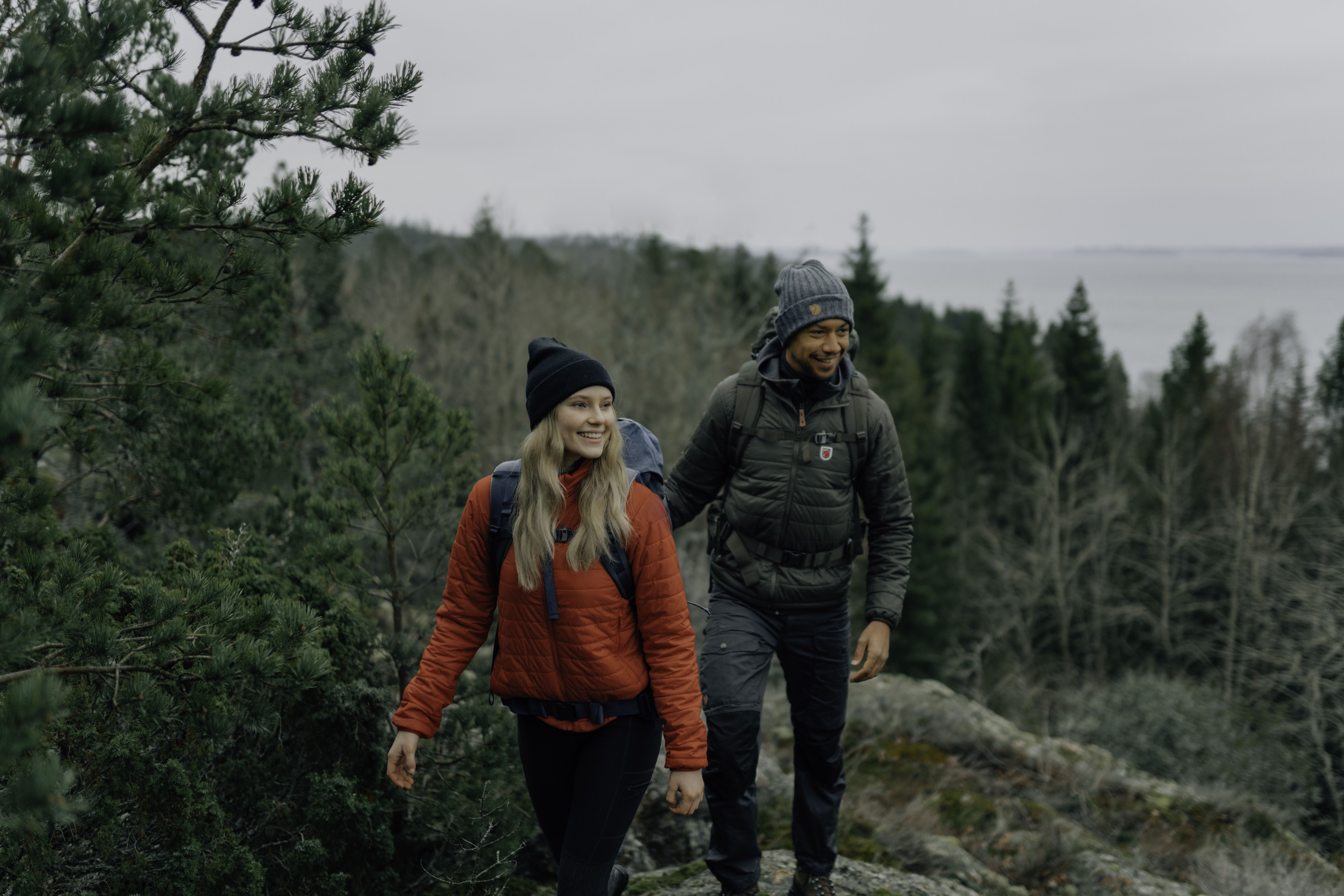 Un trekking otoñal con la nueva chaqueta Expedition X-Lätt de Fjällräven