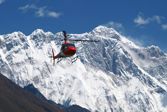 ¿Qué hacer con los cadáveres del Everest?