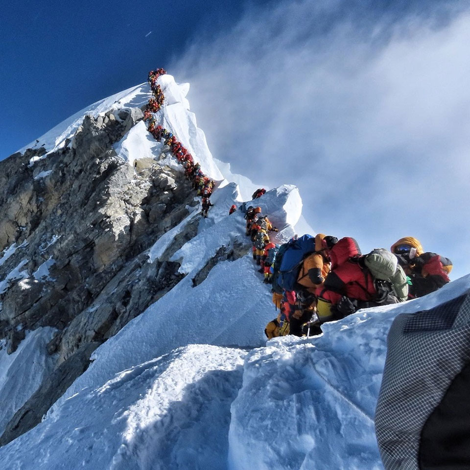 Nirmal Purja escala el Everest y el Lhtose en el mismo día