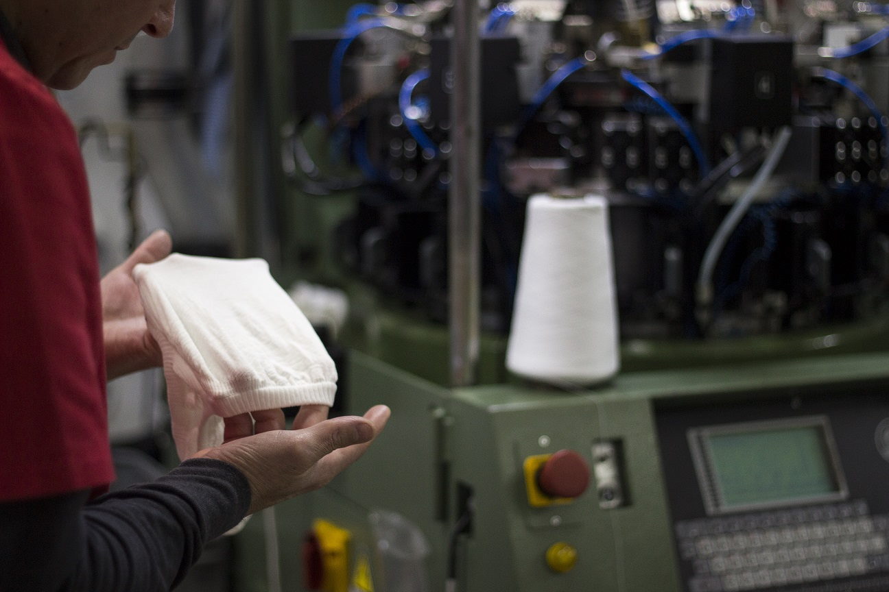 Lurbel arrima el hombro para fabricar material sanitario