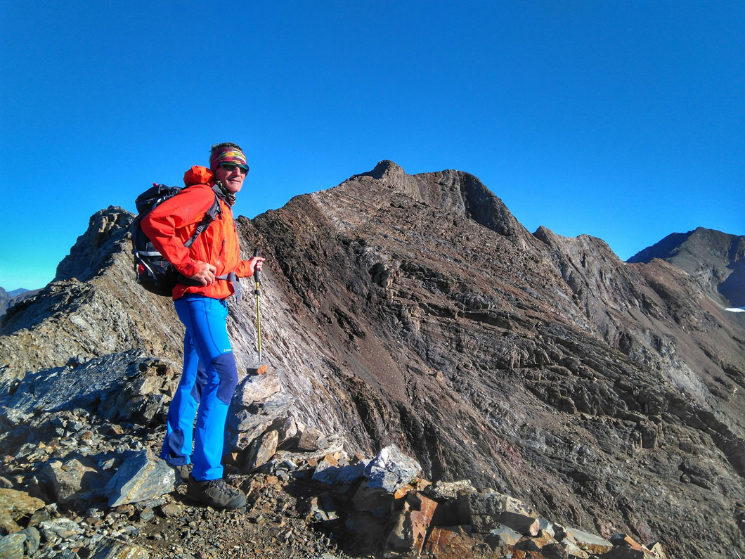 Posets (3.375 m) por la Cresta de las Espadas